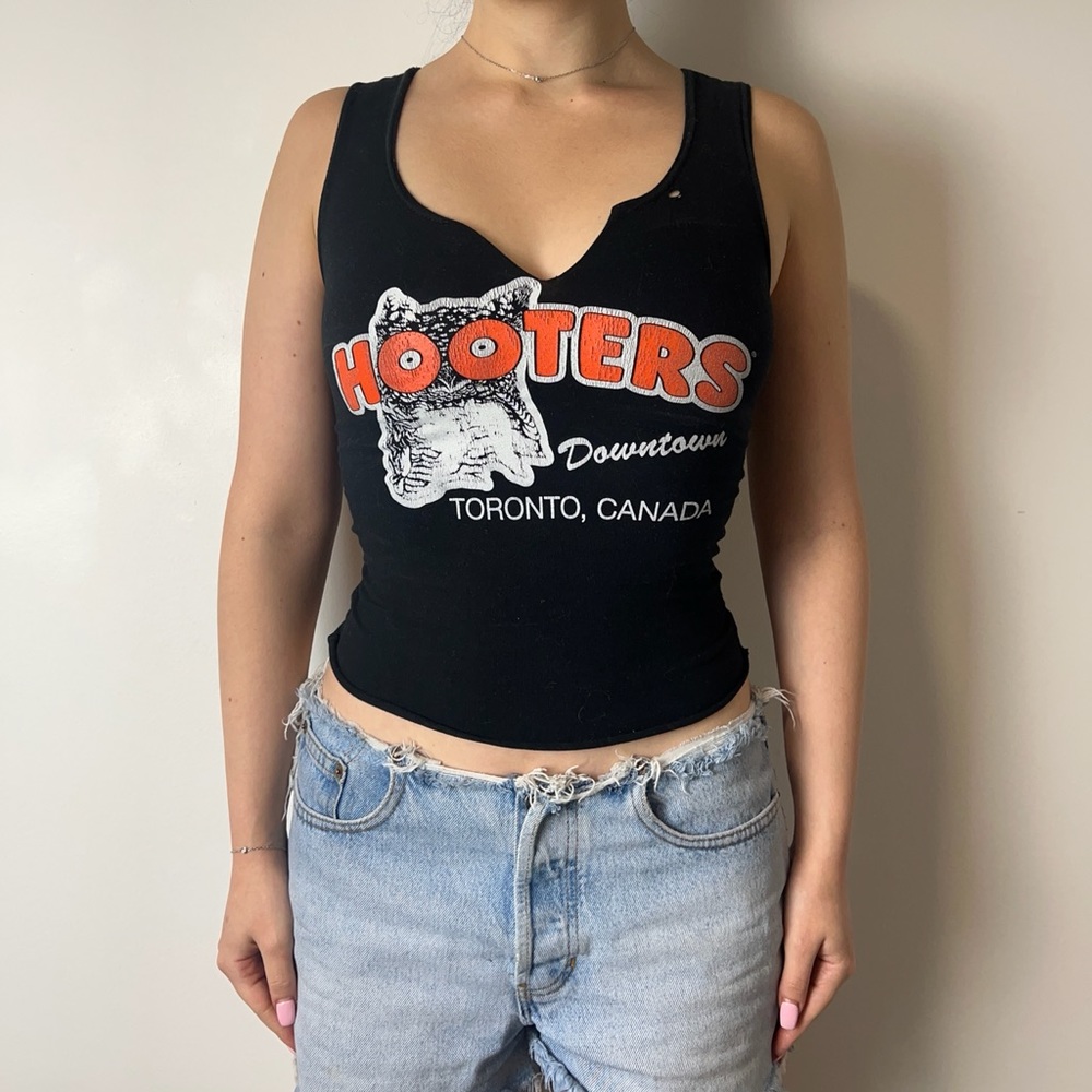 Hooters graphic print black tank top